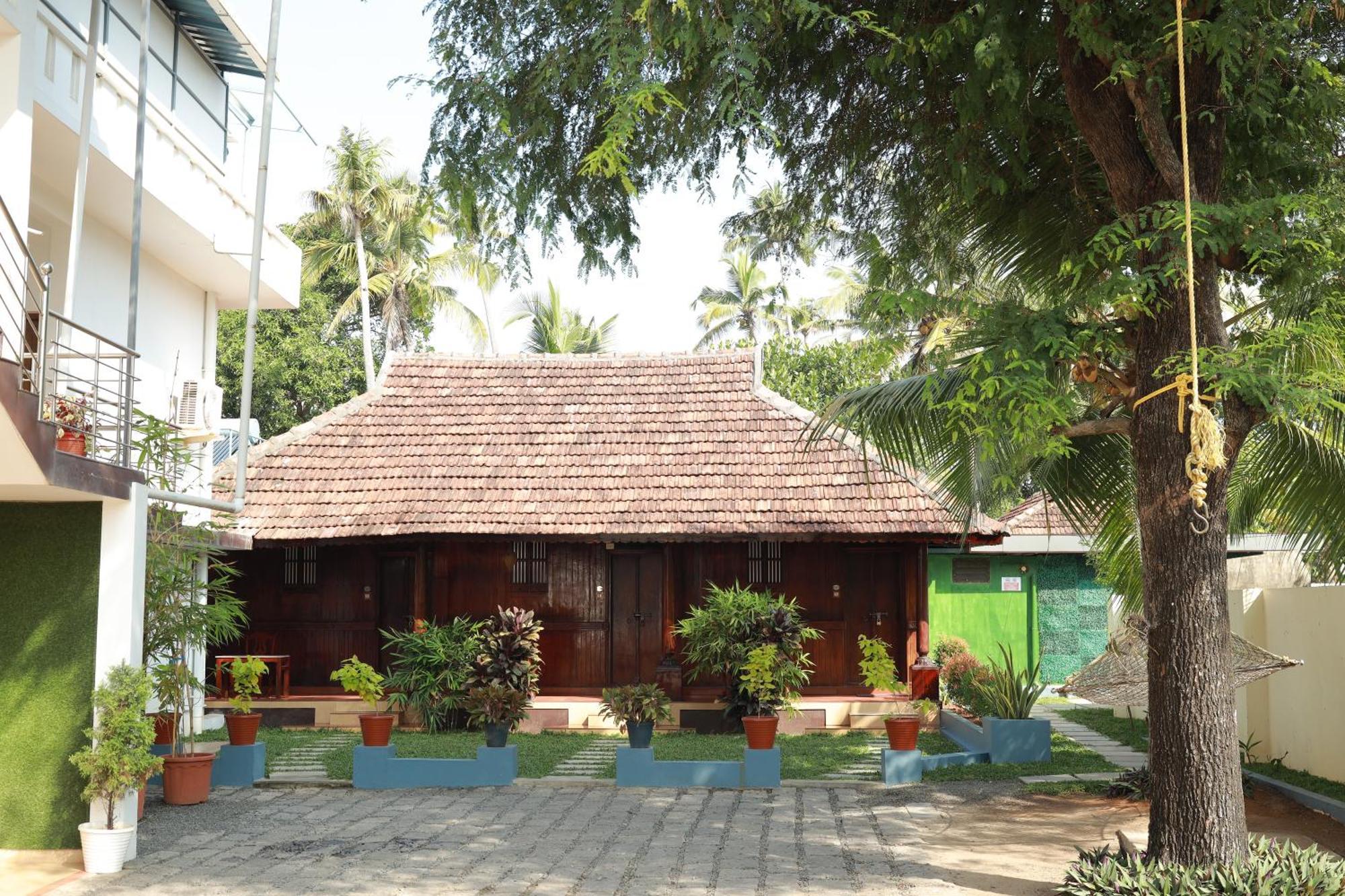 Cherai Beach Palace Exterior photo